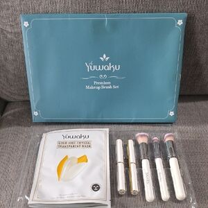 Yuwaku Premium Makeup Brush Set with Masks And Lipsticks, New